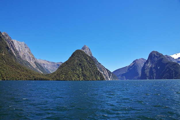 Die Ansicht über Milford Sound Fjord, Neuseeland