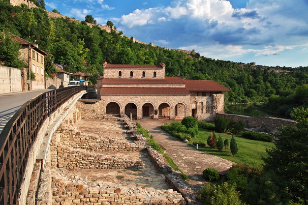 Die Ansicht über Veliko Tarnovo in Bulgarien