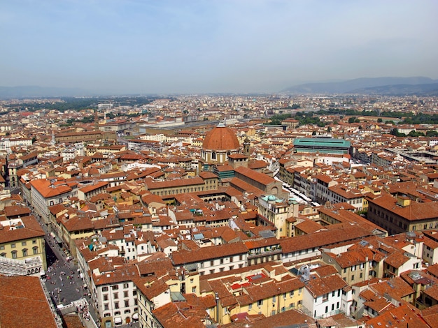 Die Ansicht über Weinlesehäuser in Florenz, Italien