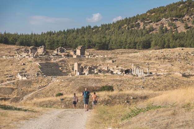 Die antike griechische Stadt Hierapolis ist eine Touristenattraktion in der Nähe von Pamukkale in der Provinz Denizli im Südwesten der Türkei