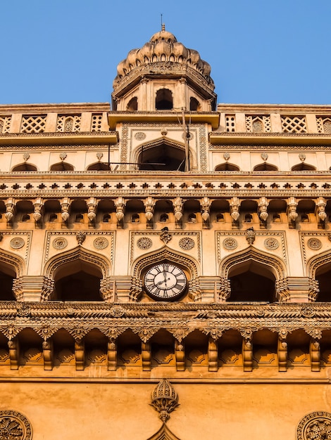 Die Architektur von Charminar Four Minarets ist ein Denkmal und eine Moschee in Hyderabad, Indien