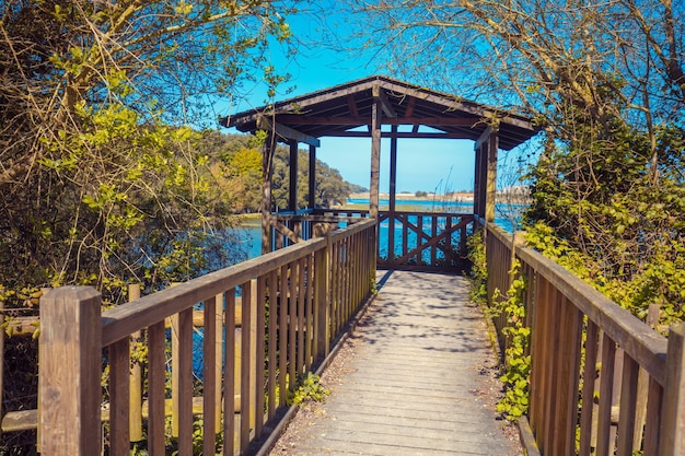 Die Aussichtsplattform im Naturschutzgebiet Natural Resources Marisma de Joyel Kantabrien Spanien Europa