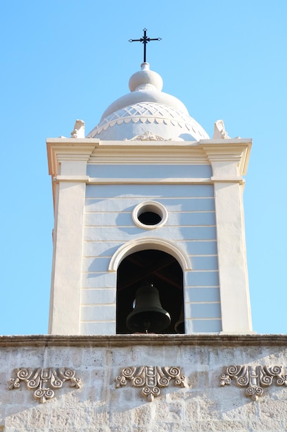 Die beeindruckende Glockenturmkirche des Heiligen Augustinus in Arequipa, Peru, Südamerika