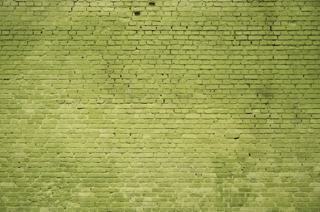 Die Beschaffenheit der Backsteinmauer vieler Reihen der Ziegelsteine gemalt in gelber Farbe