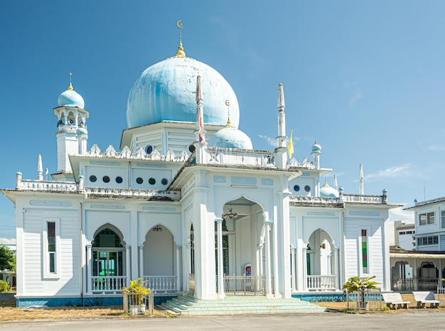 Die Betong-Zentralmoschee Masjid Klang der Stadt Betong