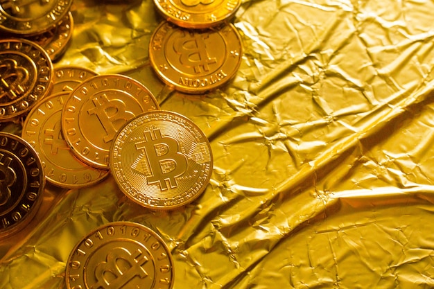 Die Bitcoin-Kryptowährung im Goldbeschaffenheits-Bildhintergrund