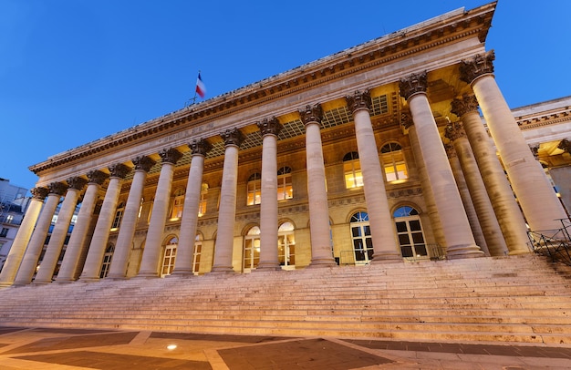 Die Börse von Paris Brongniart-Palast bei NachtParis Frankreich