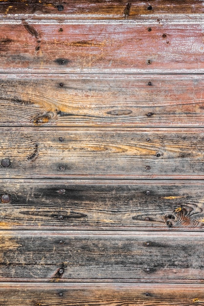Die braune Holzstruktur, die veraltet und zerlumpt aussieht, kann als Boden oder Tisch verwendet werden