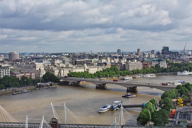 Die Brücke über die Themse in London City England UK