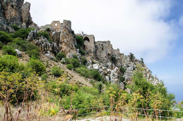 Die Burg Saint Hilarion liegt am Kyrenia-Gebirge auf Zypern
