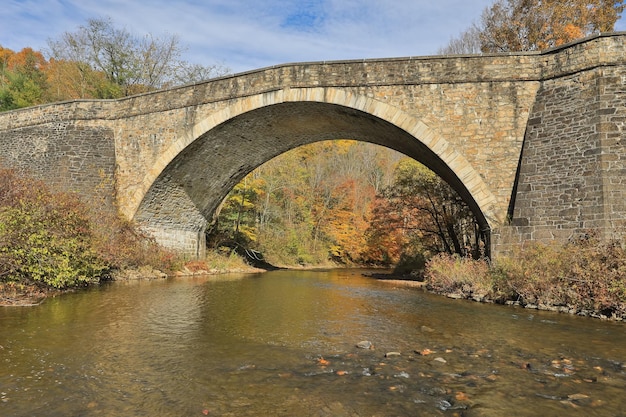 Foto die casselman river bridge im herbst