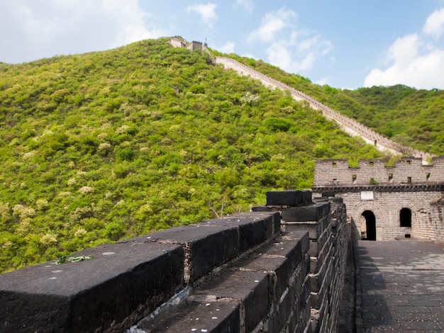 Die Chinesische Mauer im Abschnitt Mutianyu bei Peking.