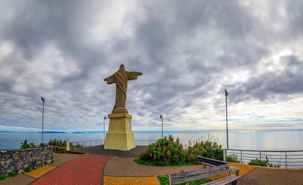 Die Christus-König-Statue ein katholisches Denkmal auf der Insel Madeira Portugal