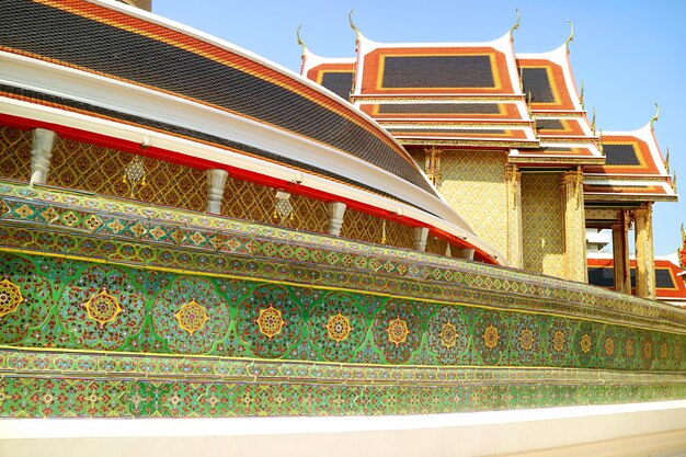 Die Circular Gallery verbindet die Hauptgebäude im Wat Ratchabophit Royal Temple in Bangkok Thailand