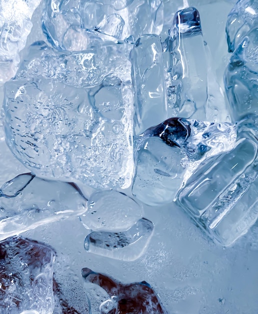 Die Eiswürfelform wurde angepasst, um Farbe hinzuzufügen. Sie wird helfen, sich zu erfrischen und Ihnen ein gutes Gefühl zu geben.