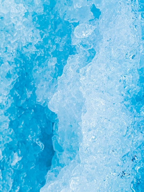 Die Eiswürfelform wurde angepasst, um Farbe hinzuzufügen. Sie wird helfen, sich zu erfrischen und Ihnen ein gutes Gefühl zu geben.