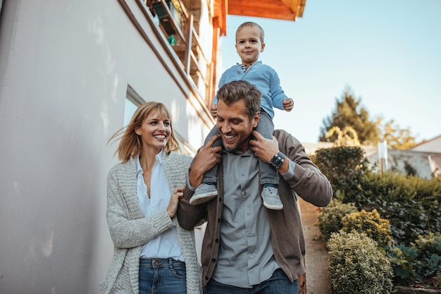 Die Familie hat Spaß im Freien