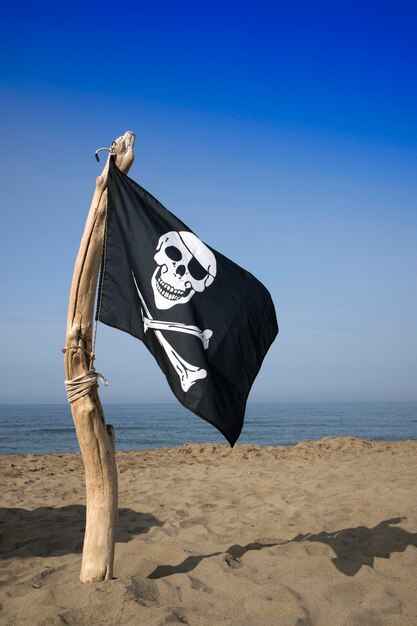 Die Flagge der Piraten zu hissen