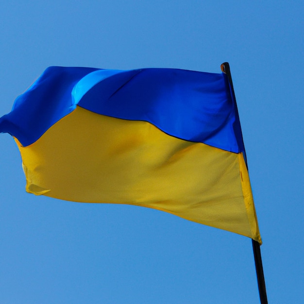 Die Flagge der Ukraine weht im Wind