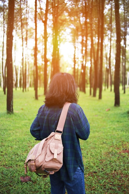 Die Frauen wandern.