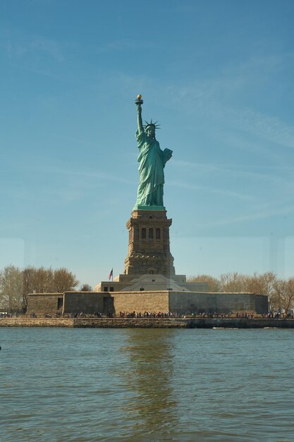 Foto die freiheitsstatue gegen den himmel