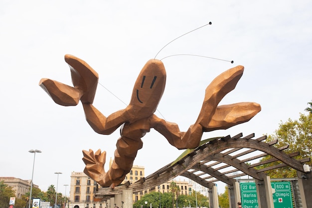 Die Funky-Hummer-Statue am Passeig Colom in Barcelona.