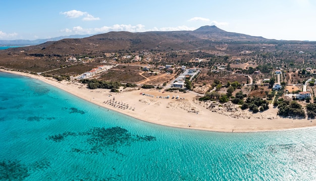 Die griechische Insel Elafonisos Kato Nisi Sandstrand, Luftansicht mit Drohnen, Peloponnes, Griechenland