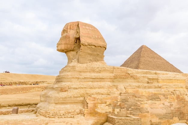 Die große Pyramide von Cheops und Sphinx in Gizeh-Plateau Kairo Ägypten