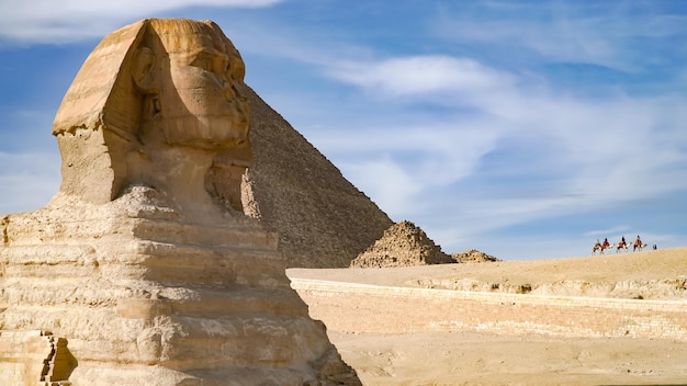 Die großen Pyramiden im Gizeh-Tal und die Sphinx, Kairo, Ägypten