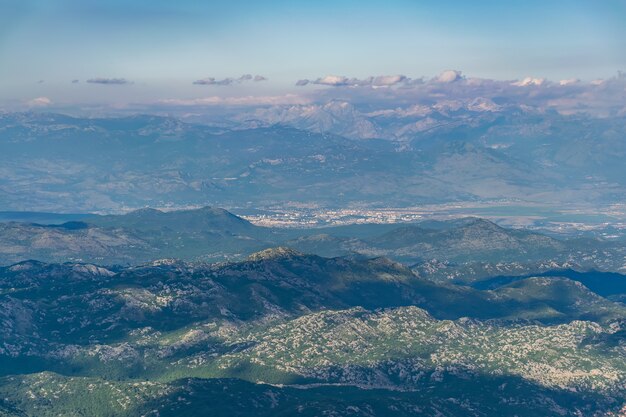 Die Hauptstadt Montenegros, Podgorica, liegt hoch in den Bergen.