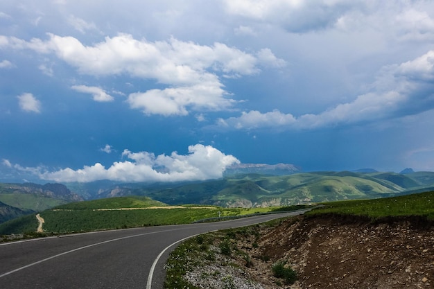 Die Hochgebirgsstraße zum Gebiet von JilySu Kaukasus KabardinoBalkarien Russland