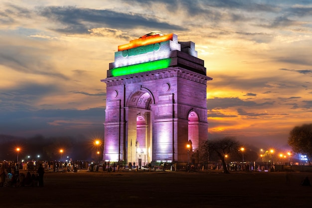 Die India Gate Nacht beleuchtete Ansicht Neu-Delhi