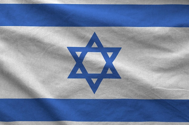 Die israelische Flagge auf einem gefalteten, welligen Stoff aus altem Stoff