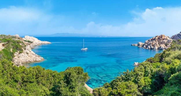 Die italienische Insel Sardinien im Mittelmeer.