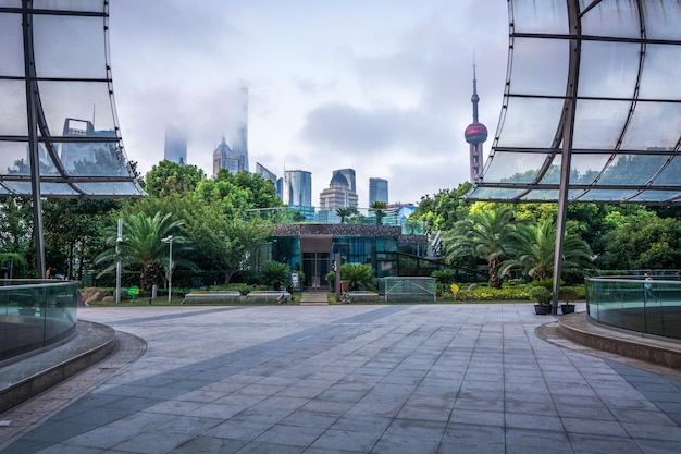 Die Jahrhundertallee der Straßenszene in Shanghai LujiazuiChina