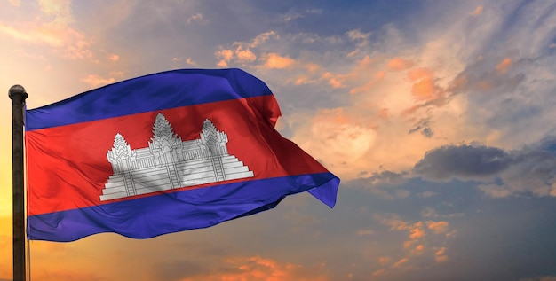 Die kambodschanische wehende Flagge und der Himmelshintergrund.