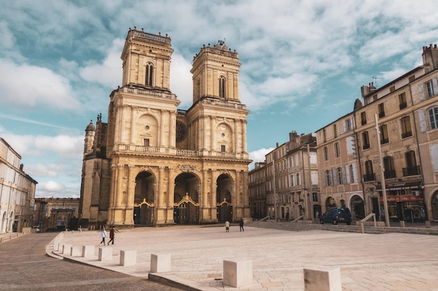 Die Kathedrale von Auch vom Platz aus gesehen Fotografie aus Frankreich