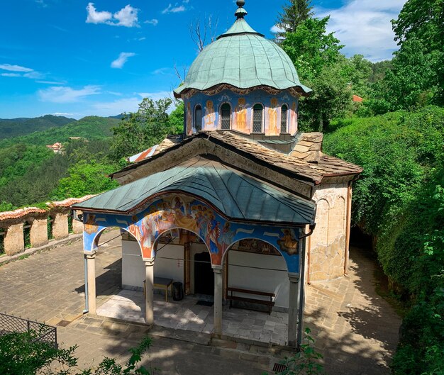 Die Kirche des Klosters Sokolsky befindet sich in der Nähe von Gabrovo Bulgarien