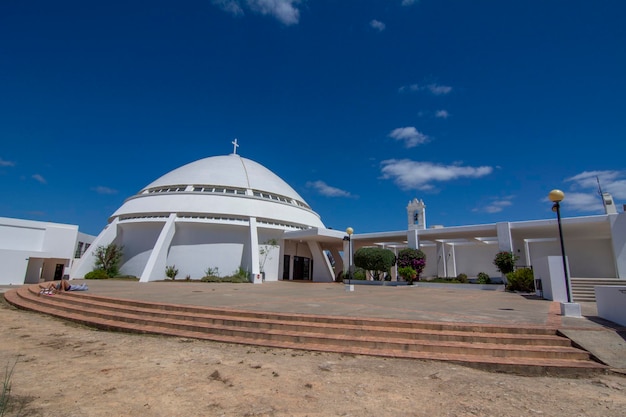 Die Kirche Santuario de Nossa Senhora de Piedade in der Stadt Loule an der Algarve