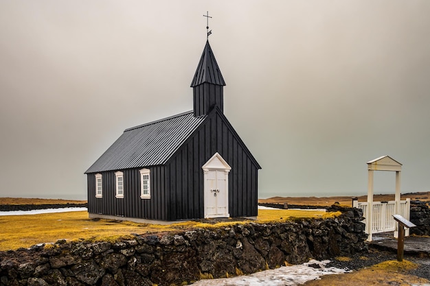 Die kleine schwarze Kirche von Budir im südlichen Teil der Halbinsel Snaefellsnes Island