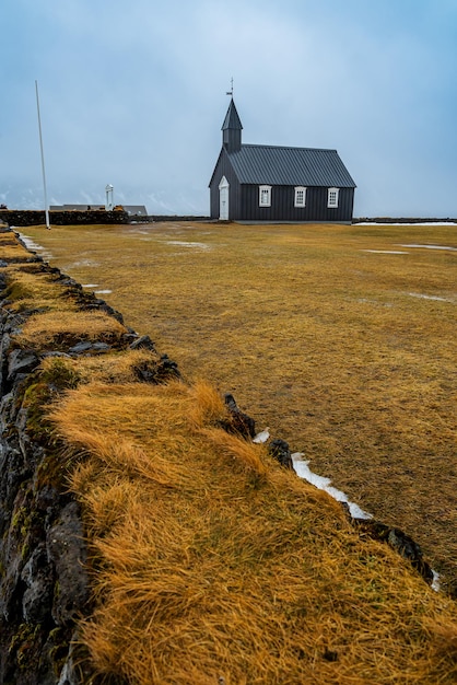 Die kleine schwarze Kirche von Budir im südlichen Teil der Halbinsel Snaefellsnes Island