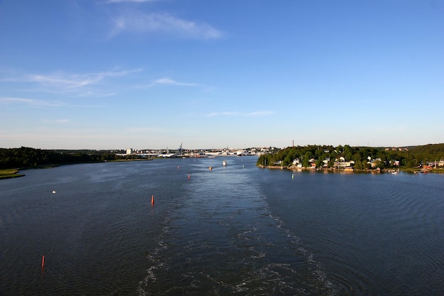 Die Küstenlinie der finnischen Ostsee