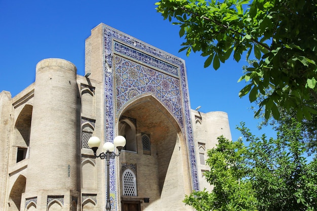 Die Kukeldash Medresse im LyabiKhauz-Ensemble in Buchara in Usbekistan