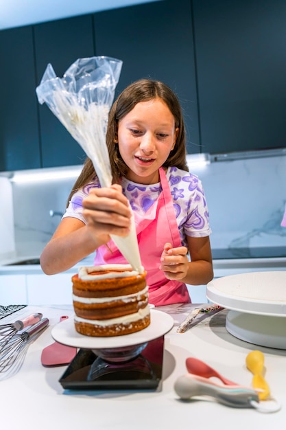 Die Kunst des Backens lernen Mutter-Tochter Red Velvet Workshop