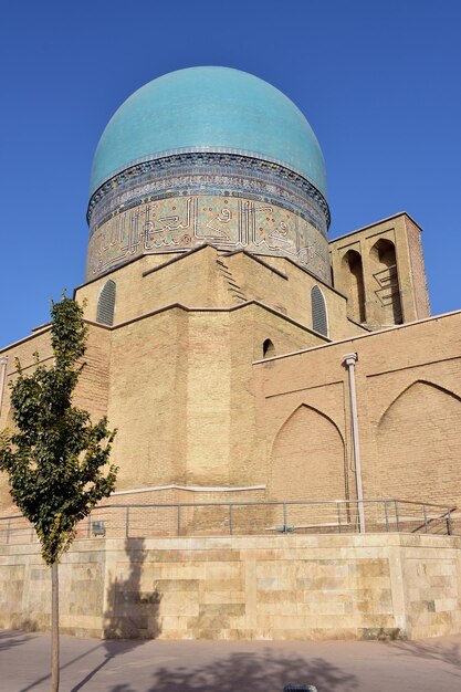 Die Kuppeln des Kuk Gumbaz