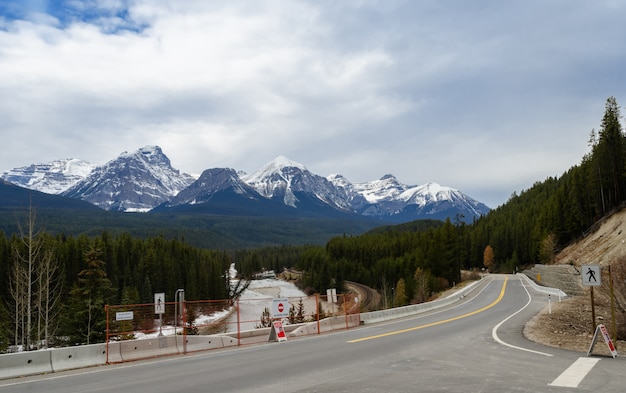 Die Kurve und der Bogen des Moranten in Nationalpark Banff, Alberta, Kanada