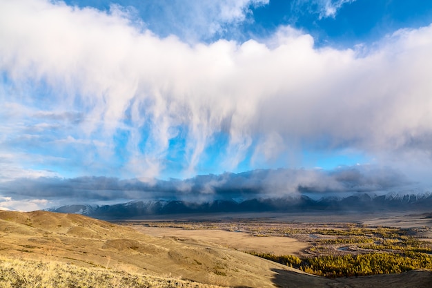 Die Landschaft mit Altai-Bergen, im Herbst, Sibirien, Russland.