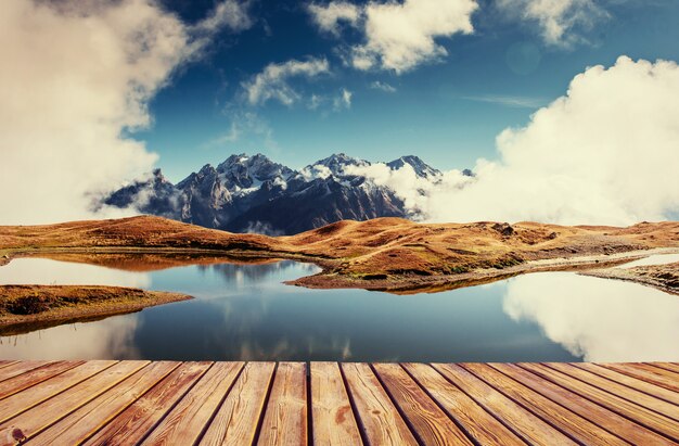 Die malerische Landschaft in den Bergen.