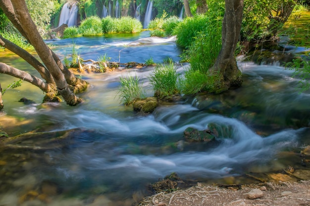 Die malerischen Kravice-Wasserfälle liegen im Nationalpark von Bosnien und Herzegowina