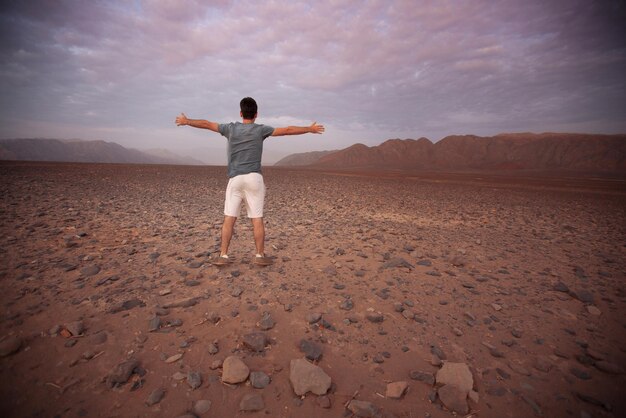 Die Menschen in der Nazca-Wüste sind bei Sonnenuntergang